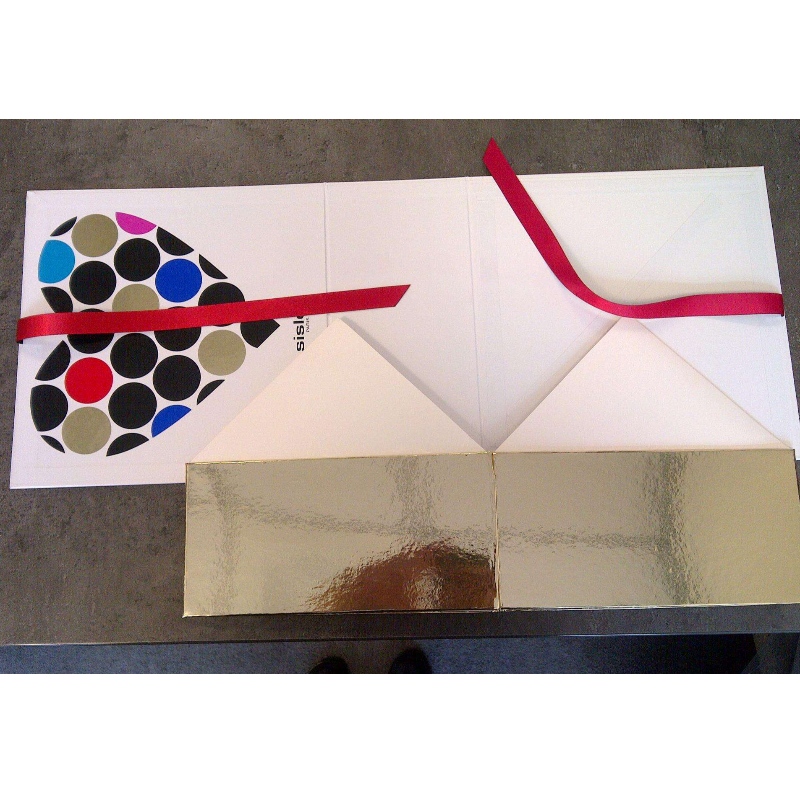 Подарочная коробка из белой бумаги для косметики для парфюмерии с ручкой