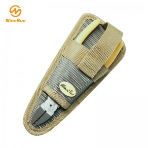 Зеленый плоскогубцы и сумка для инструментов