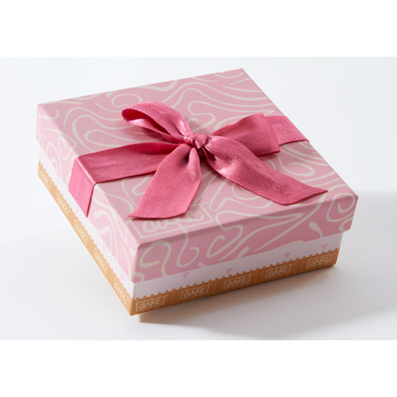 Печатая довольно розовую упаковочную картонную бумагу для печенья
