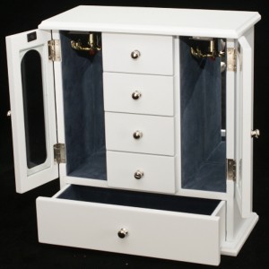 Традиционная деревянная шкатулка