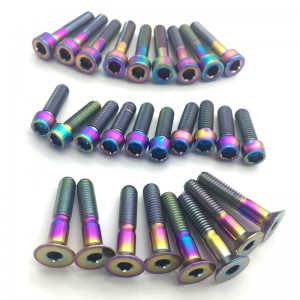 Титановый болт и винт