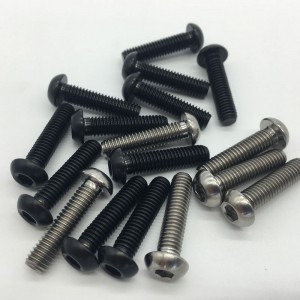 Титановый болт и винт