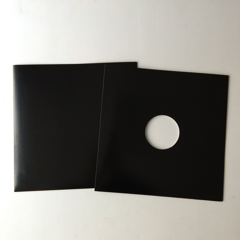 12 картонных обложек черного цвета с отверстием