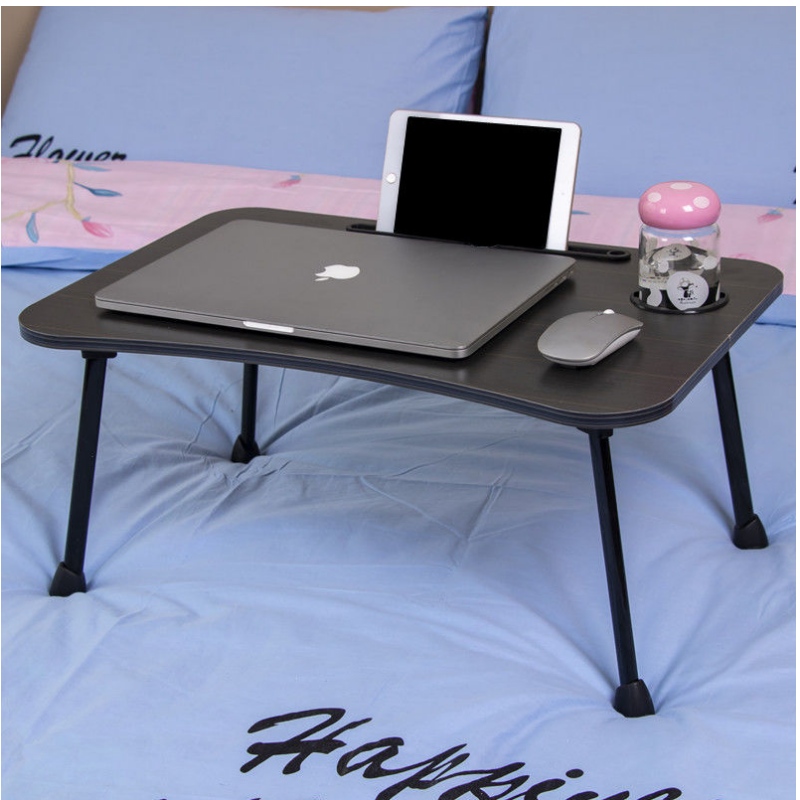Раскладной стол на компьютерной кровати