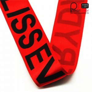 Красная высококачественная лента