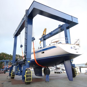 Кран для обработки лодок и яхт