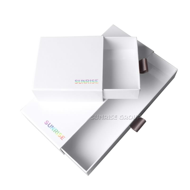 Коробка подарка роскошной чистой бумаги чисто белая упаковывая с изготовленным на заказ логотипом