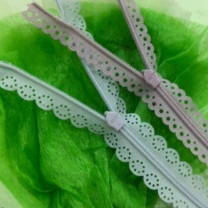 Невидимая молния с кружевной лентой с рисунком 12