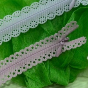 Невидимая молния с кружевной лентой с рисунком 12