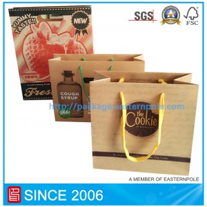 Коричневый бумажный пакет из переработанного материала с вырубной ручкой