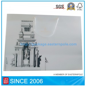 Белый крафт бумажный пакет для одежды