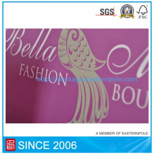 Фиолетовый бумажный пакет с завязанной ручкой