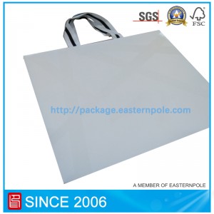 Роскошный белый бумажный пакет для одежды с перевернутым дном