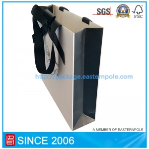 Элегантный подарочный бумажный пакет с нестандартным дизайном