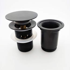 Nior бассейна щелкают стружкой