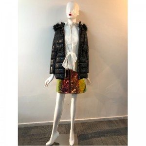 Блестящее пуховое пальто дамы в черном цвете RLWPC0082