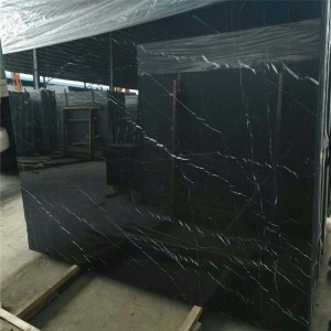 Мрамор Nero Marquina в белой полосе