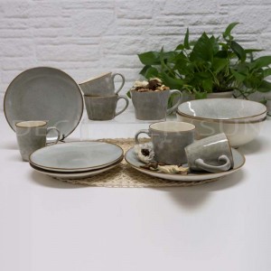 Простой керамический набор посуды