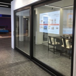 Раздвижная стеклянная дверь