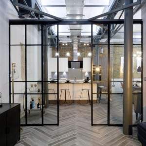 Узкая раздвижная дверь