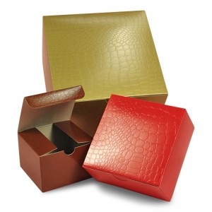 Цветная коробка с тиснением под крокодил