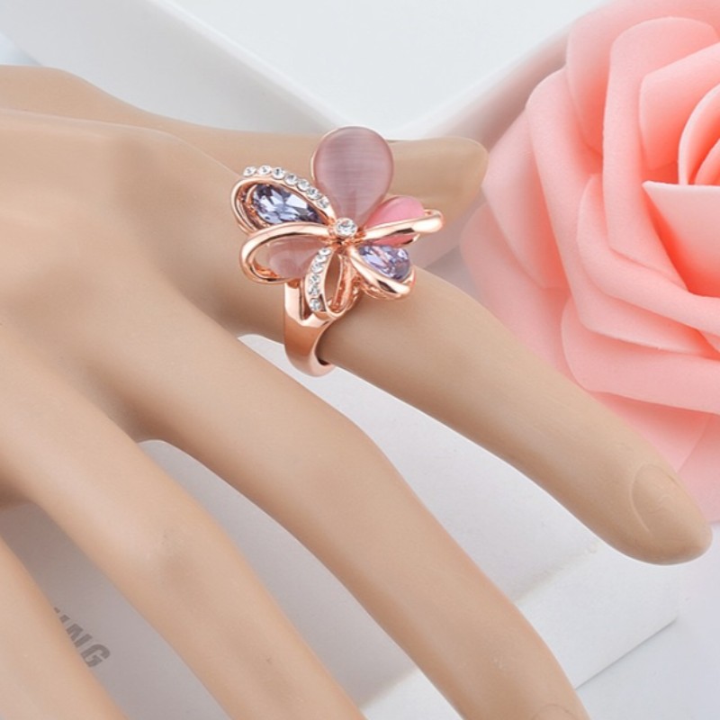 Обручальные кольца для женщин из нежно-розового золота с фианитами