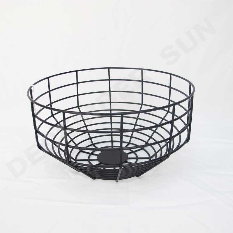 Круглая металлическая корзина с фруктами