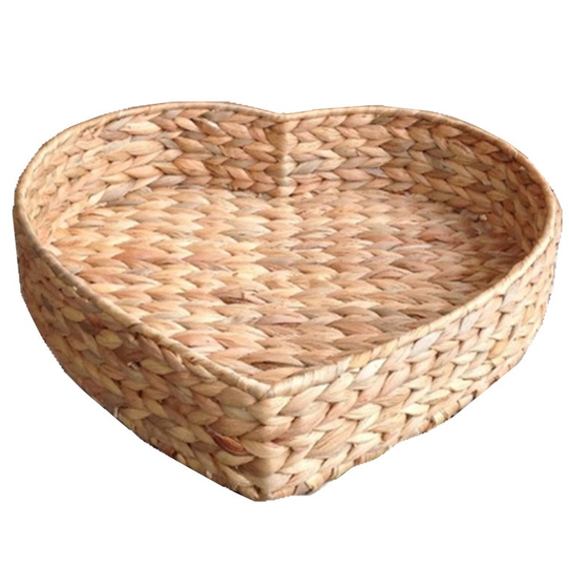 Корзина с водным гиацинтом в форме сердца