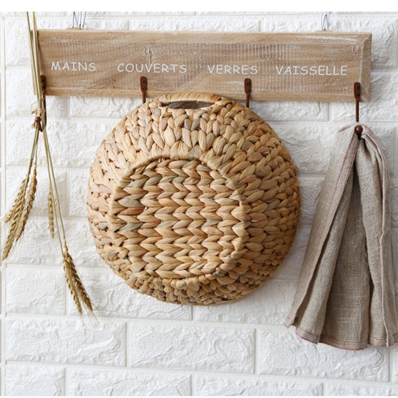 Плетеная корзина с водным гиацинтом