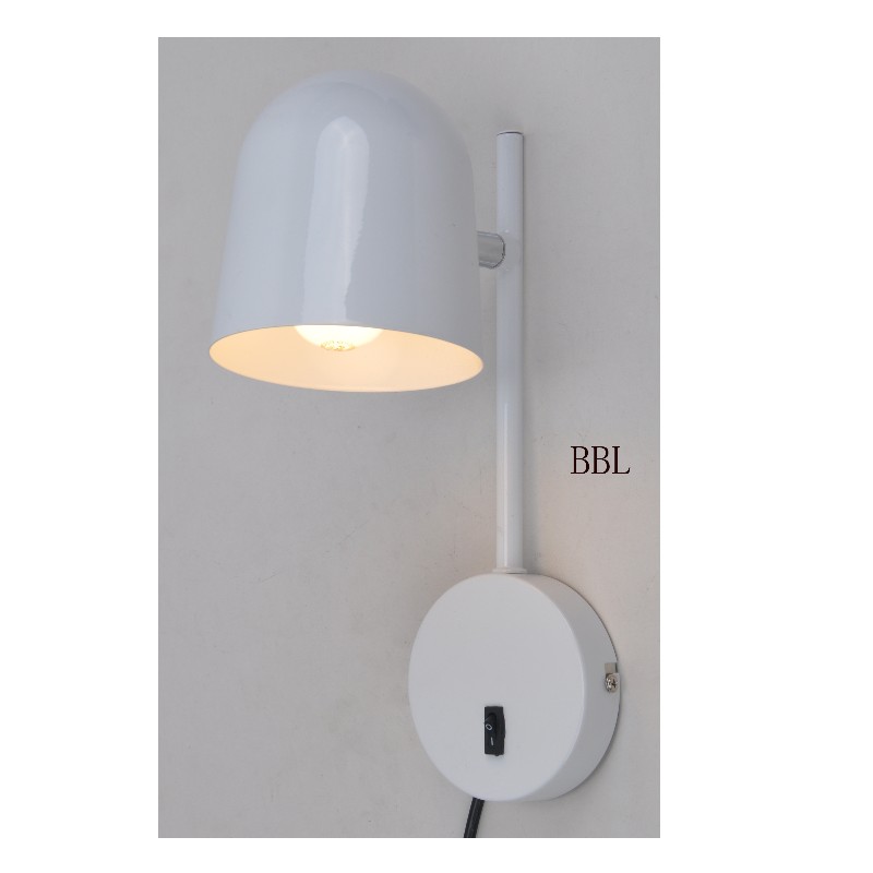 Настенный светильник с вращающимся металлическим плафоном