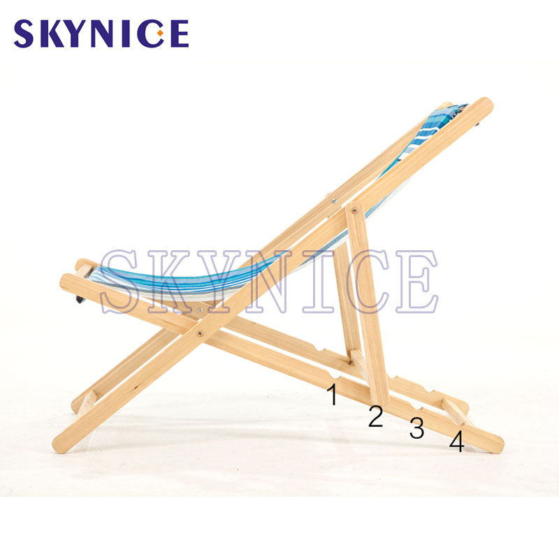 Лежащий деревянный пляжный холст складной стул