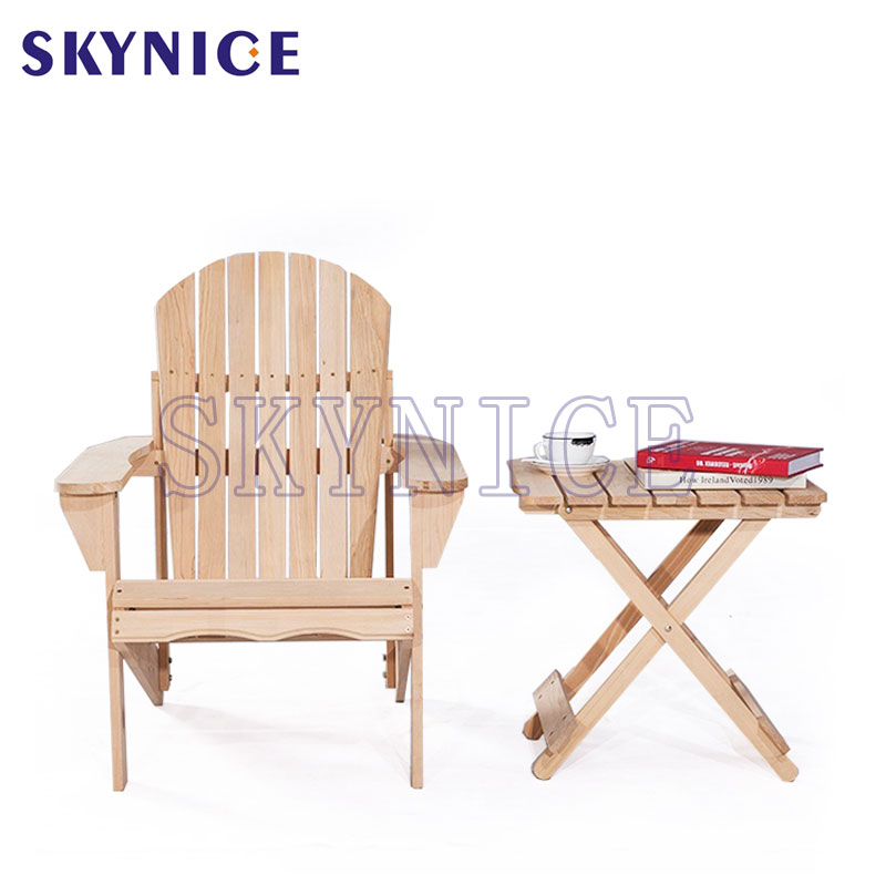 деревянный стул на открытом воздухе