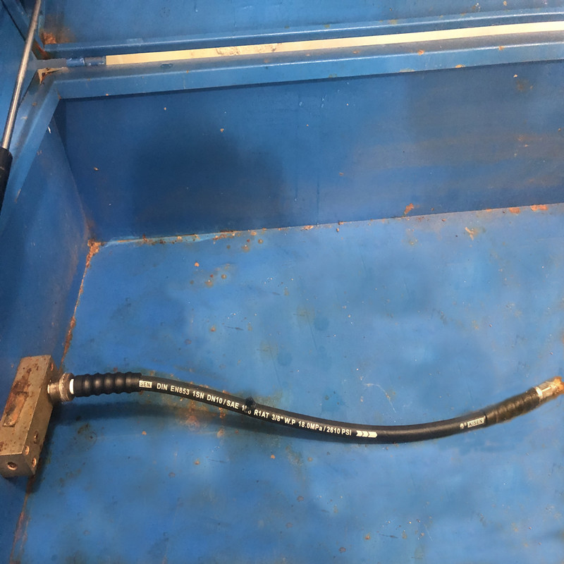 Превышение стандартного результата теста BP SAE 100 R1 3\/8 '' при 110Mpa