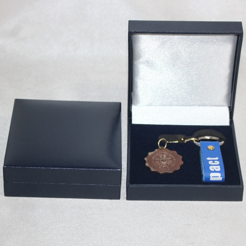 Предмет V-06 квадратная пластиковая коробка для фланели для монеты 50-60 мм, значок, запонки, зажим для галстука, медаль и т. Д. Мм. 88 * 91 ...