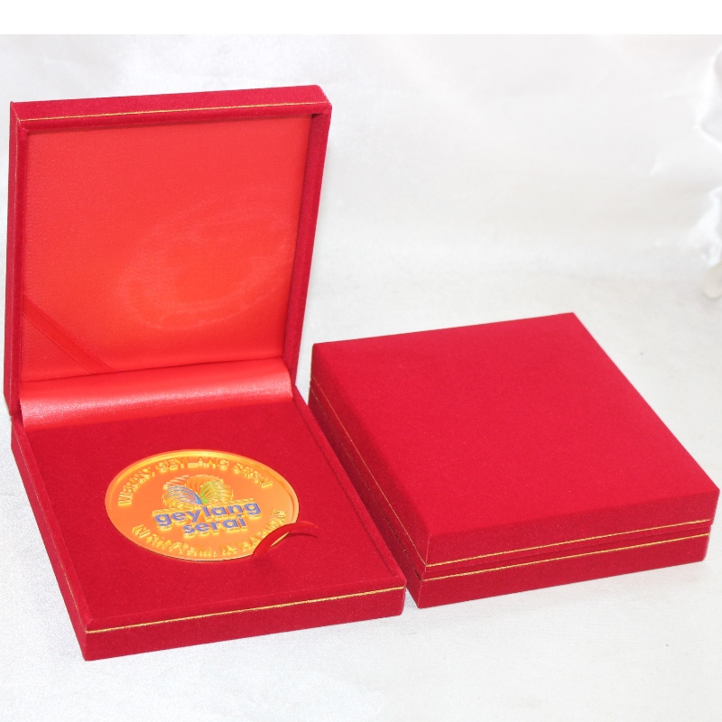 Предмет V-19 квадратный PU Кожаный ящик для монеты 90 * 90 мм, медали, значка и т. Д. Мм. 110 * 125 * 33, весит около 140 г