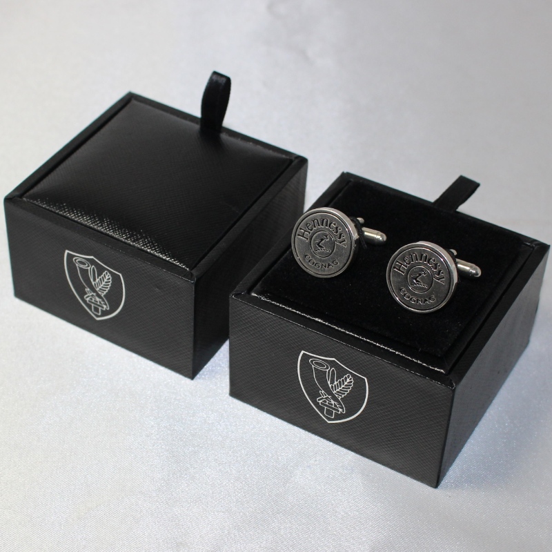 Предмет V-20S квадратный кожаный PU чехол для пары запонок и т. Д. Мм. 65 * 65 * 38, весит около 62 г