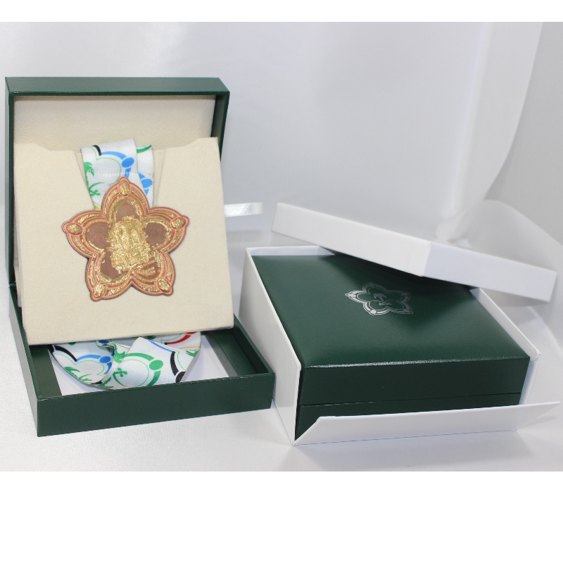 Предмет V-22 квадратный кожзаменитель Бумажная коробка для монеты 90 * 90 мм, жетона, медали и т. Д. Мм.128 * 128 * 50, весит около 191 г