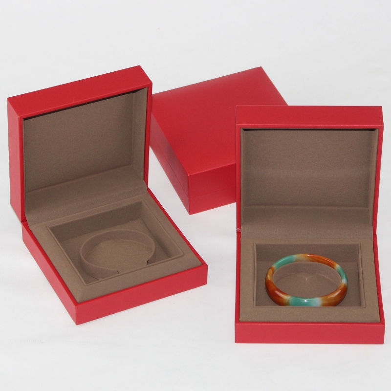 упаковочная коробка для отделки ювелирных изделий изготовлена на основе высококачественных красных украшений браслет, губчата...