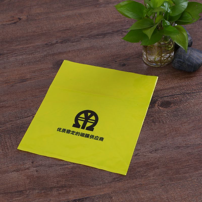 быть блогером, играть в компьютерные игры, жить с товарами в китае, поощрять молодых людей попробовать нетрадиционные работы