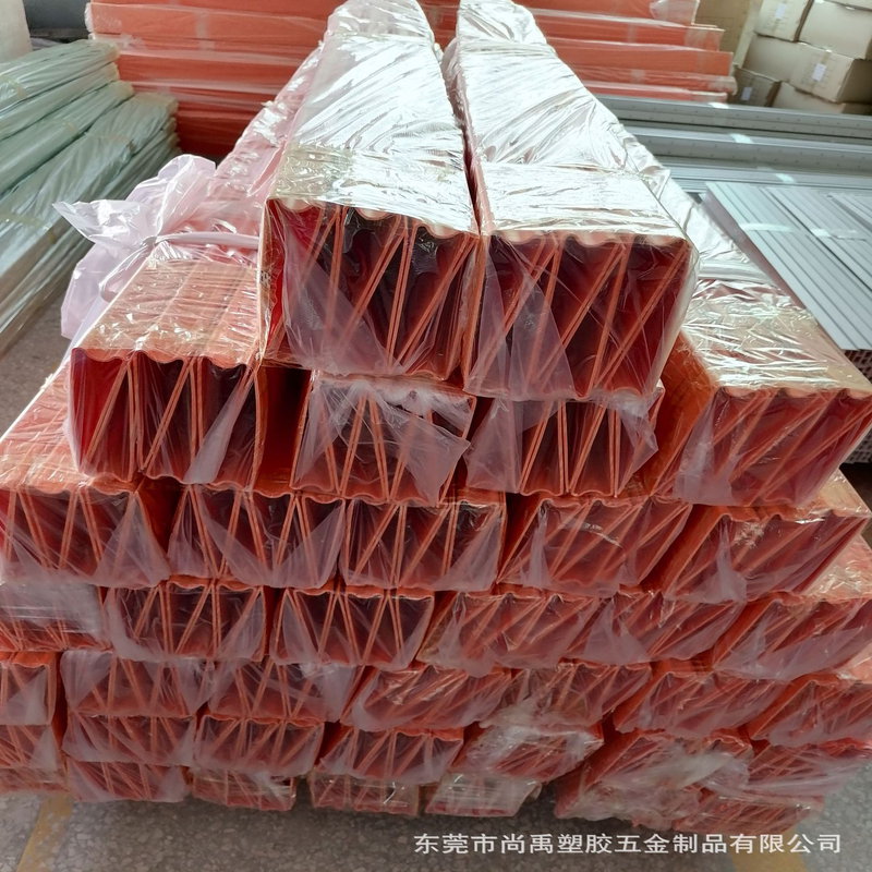 Экструзия профилей из ПВХ на заказ для стальной упаковки