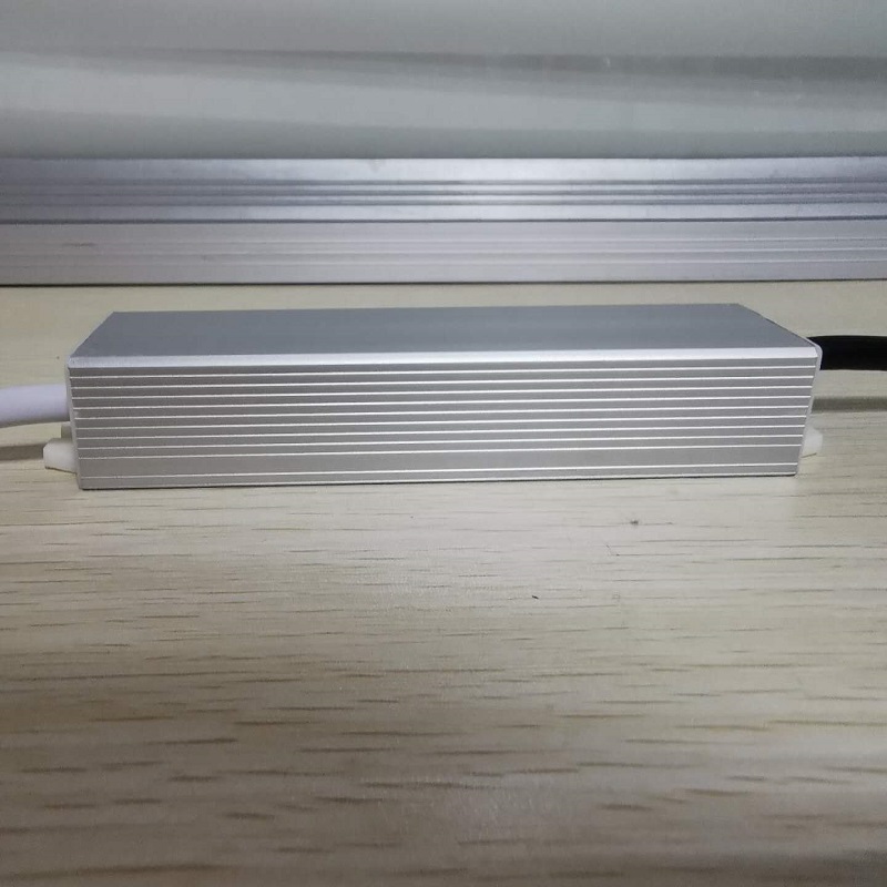 12V 100W высококачественный водонепроницаемый поток LED питание светодиодный выход низкого давления