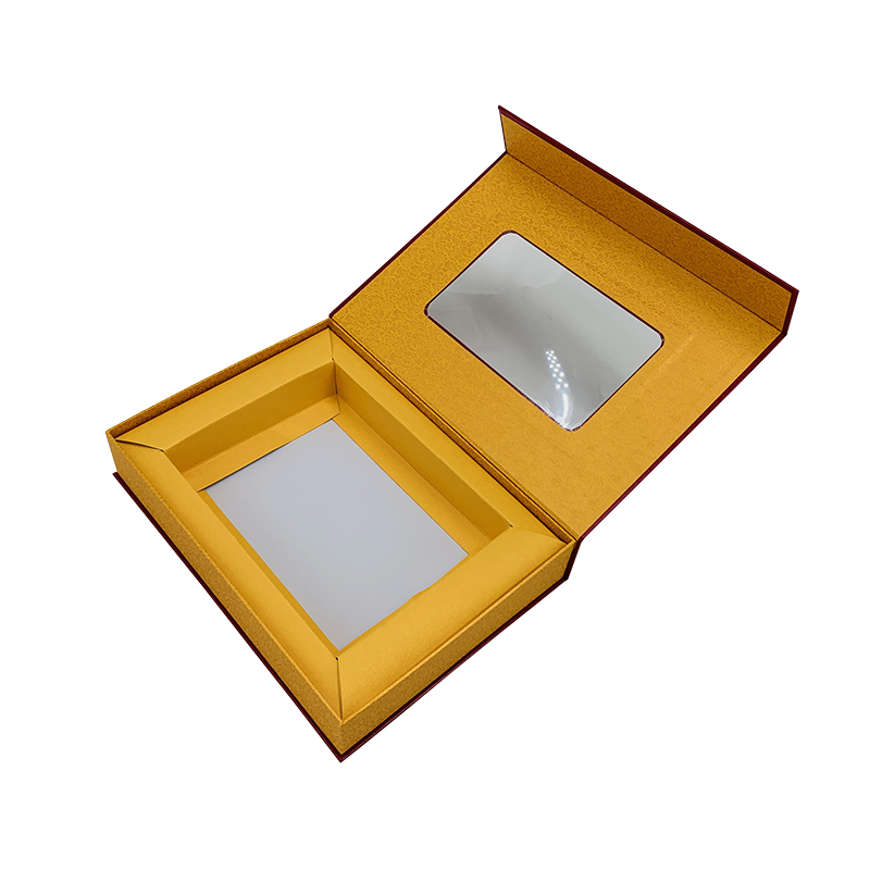 Красная подарочная коробка с отпечатанным фольгой на окне из ПВХ