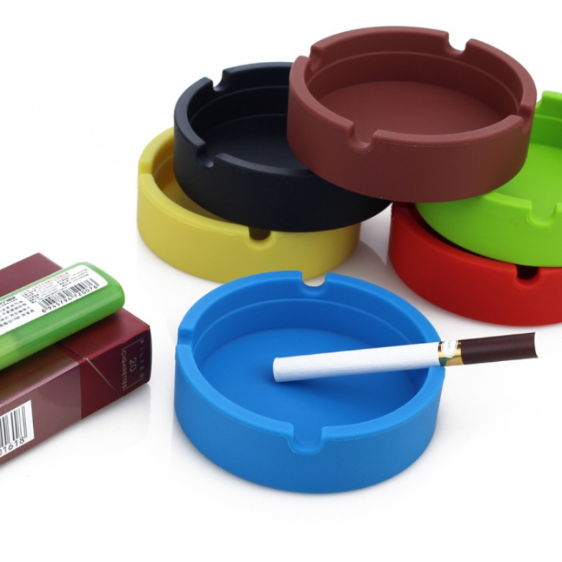 Маленькая круглая пепельница