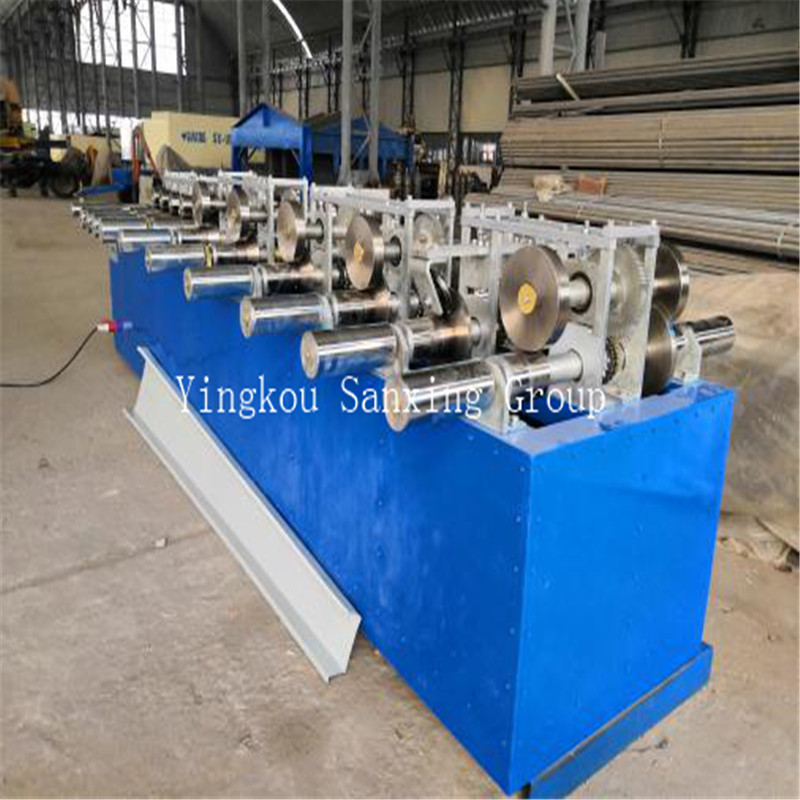 Станок для производства вентиляторных панелей для кровли со стоячим фальцем