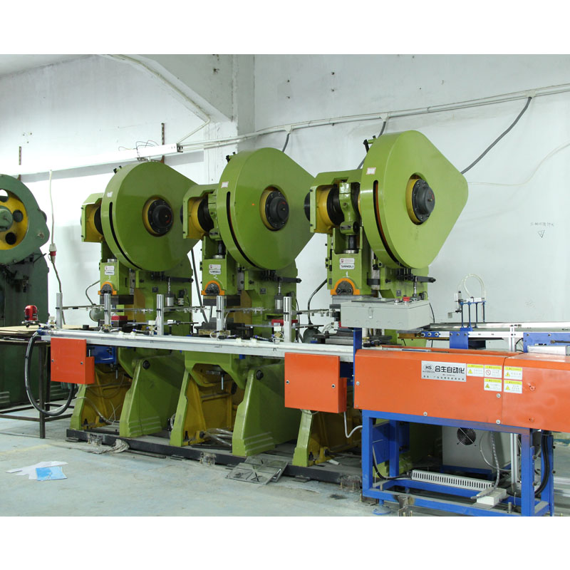 автомат вводит линию продукции, качество стабильное, коэффициент брака низкий!