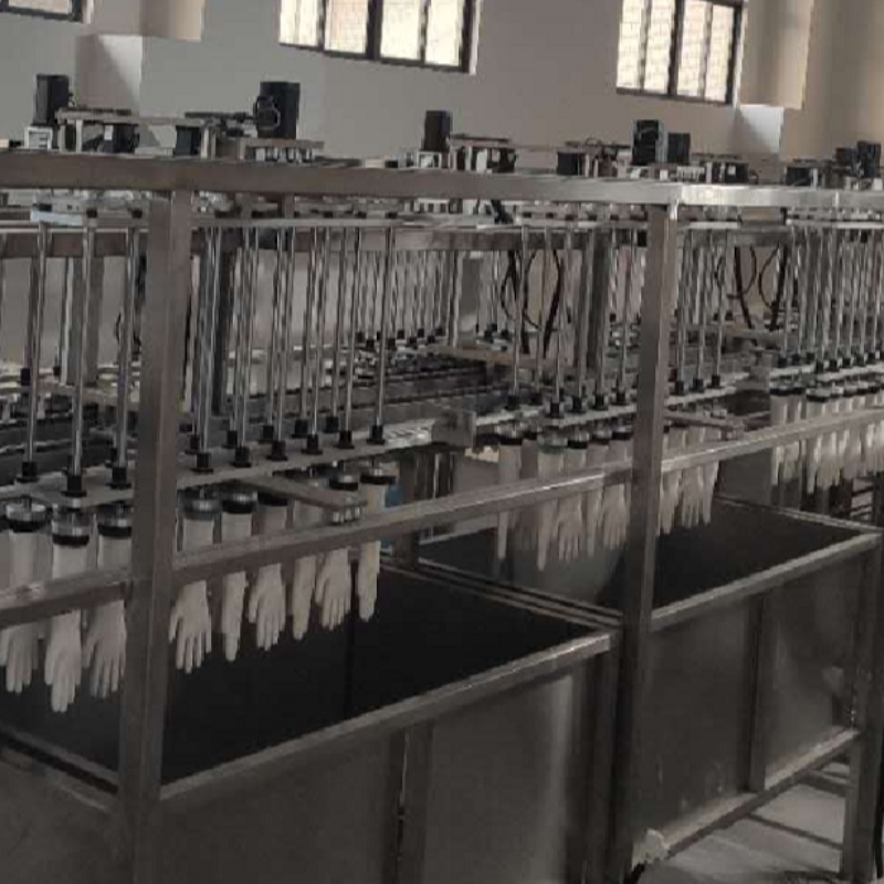 из одной машины сделано бесчисленное количество перчаток