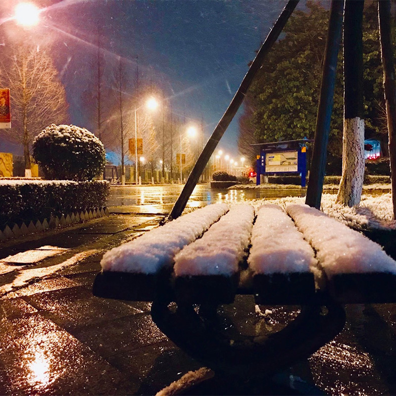 Вот большой романтика и маленький мир.