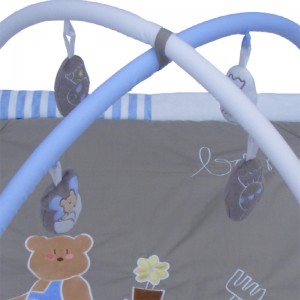 квадратная подушка - медведь