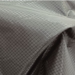 Переработанная ткань ветровки