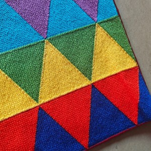 Перерабатывать холст модной сумки